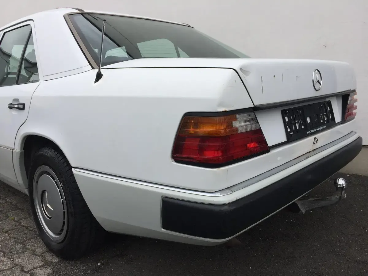 Gebraucht Mercedes E200 118 PS (86 kW) 1992 Weiß Limousine