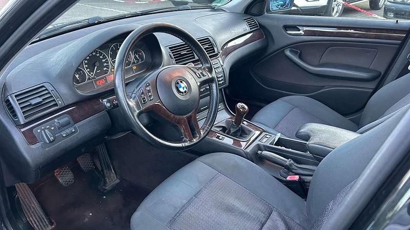 Gebraucht BMW 320 170 PS (125 kW) 2004 Saphirschwarz Limousine