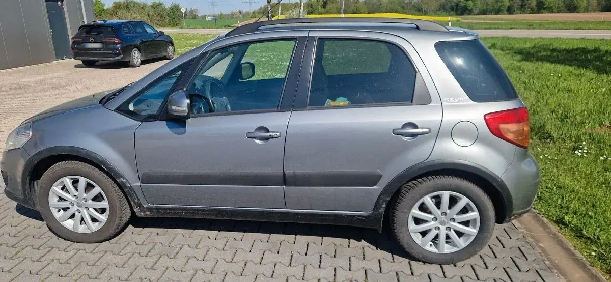 Gebraucht Suzuki SX4 Style 120 PS (88 kW) 2012 Silber Kleinwagen