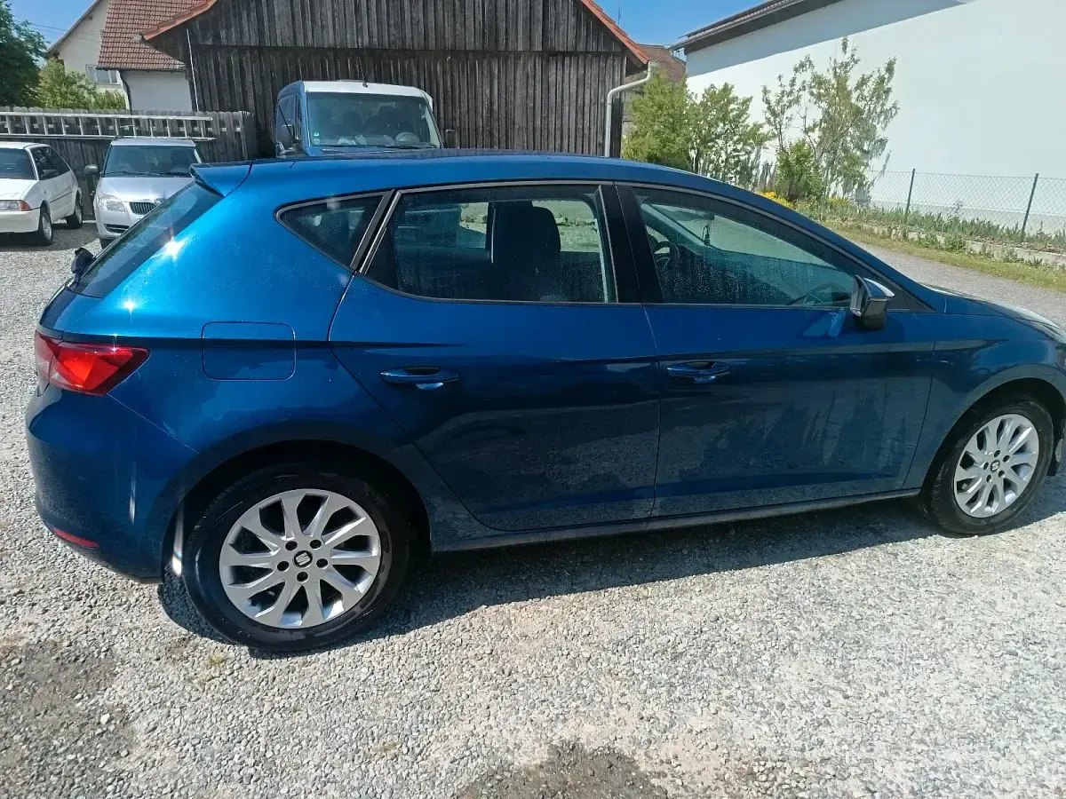 Używany Seat Leon 150 KM (110 kW) 2015 Niebieski Sedan/Limuzyna