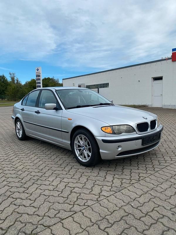 Silber Gebraucht 2002 BMW 316 Limousine | 1.790 € (Guter Preis) - Bild 1/4