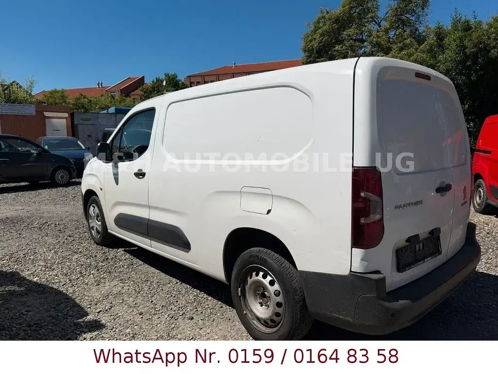 Gebraucht Peugeot Partner Premium 102 PS (75 kW) 2021 Weiß Van / Kleinbus