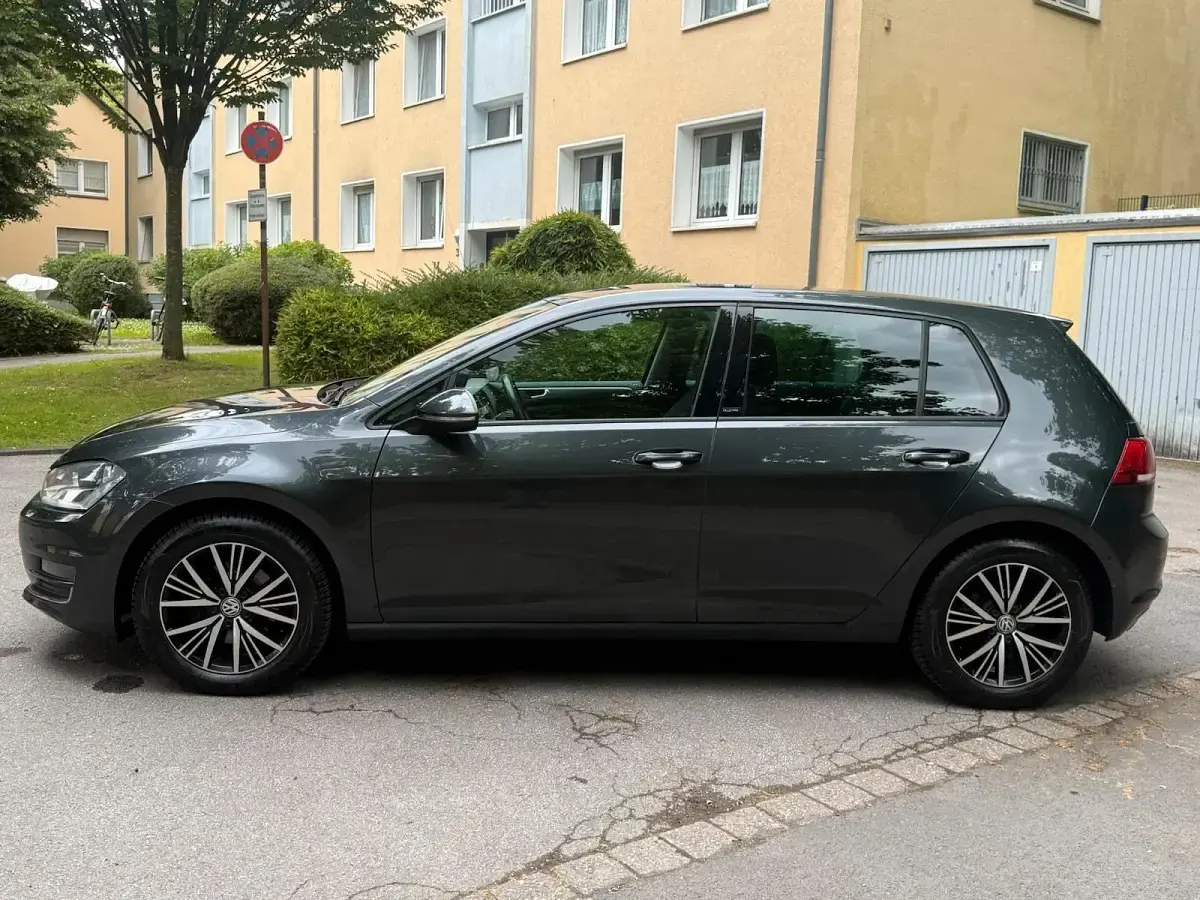 Gebraucht VW Golf VII Allstar 125 PS (91 kW) 2016 Grau Kleinwagen