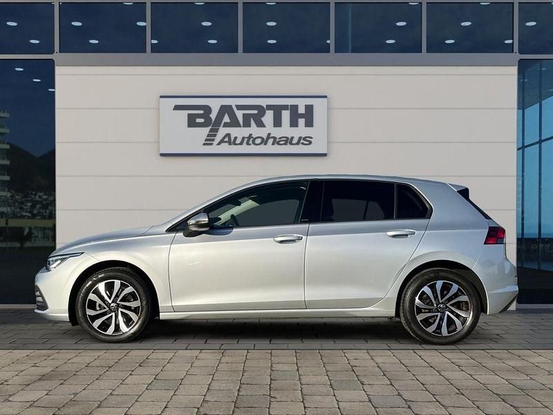 Gebraucht VW Golf VIII Active 110 PS (80 kW) 2022 Silber Limousine