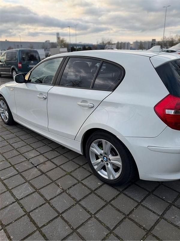 Gebraucht BMW 118 143 PS (105 kW) 2010 Weiß Kleinwagen