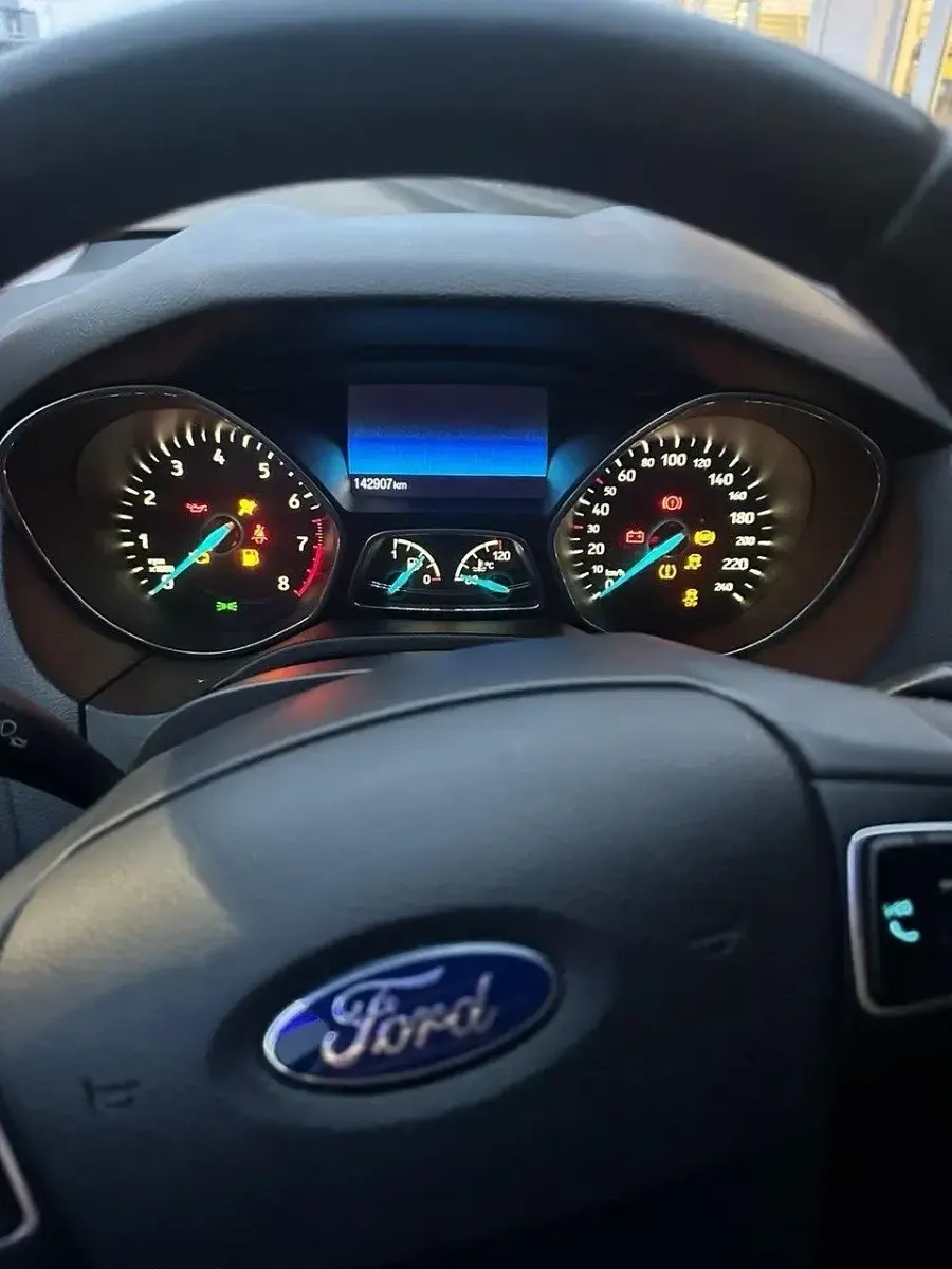 Gebraucht Ford Focus 100 PS (73 kW) 2015 Andere farben Kombi