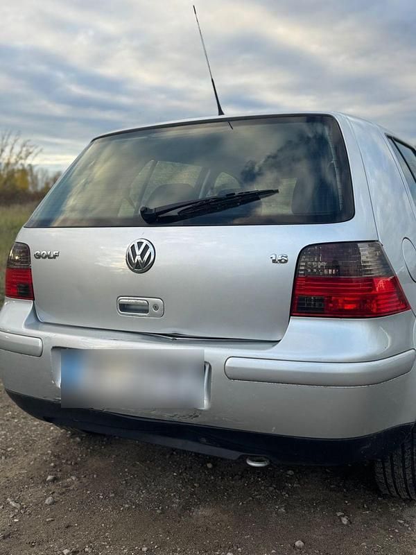 Gebraucht VW Golf IV Basis 105 PS (77 kW) 2002 Silber Kleinwagen