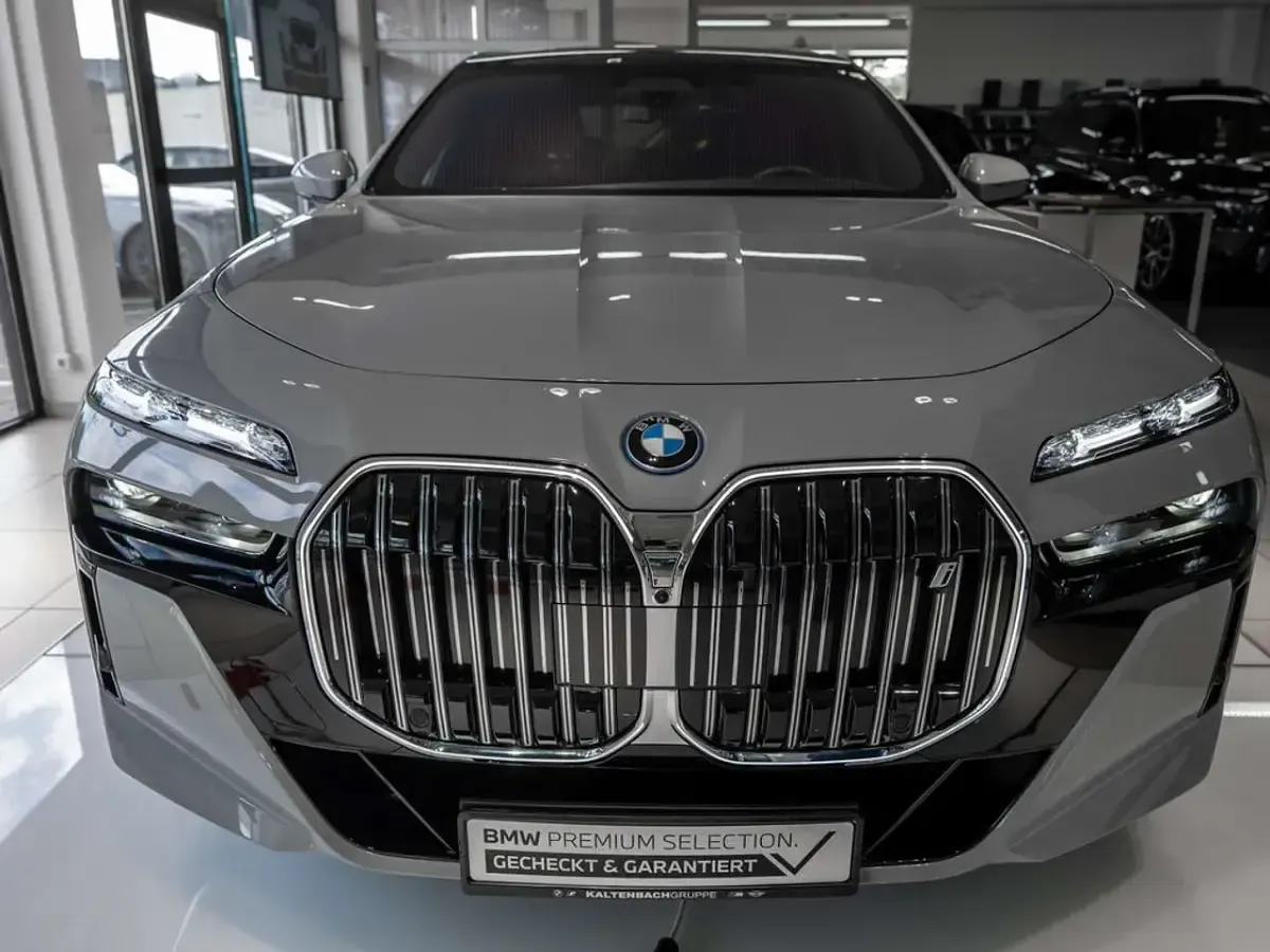 Gebraucht BMW i7 M Sport 400 kW (544 PS) 2024 Grau Limousine