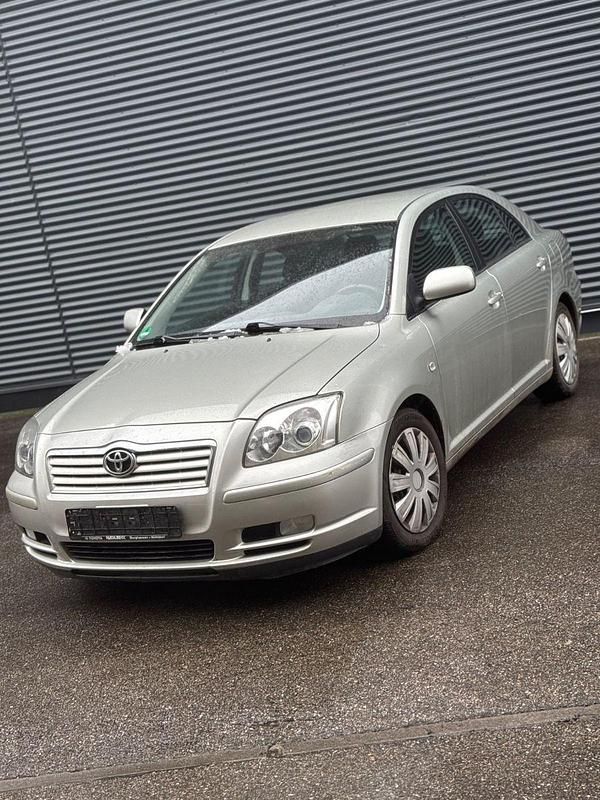 Gebraucht Toyota Avensis Sol 129 PS (94 kW) 2004 Silber Kleinwagen
