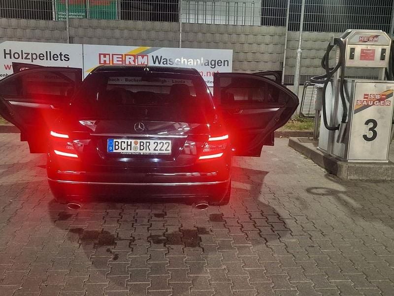 Gebraucht Mercedes C300 231 PS (169 kW) 2011 Schwarz Limousine