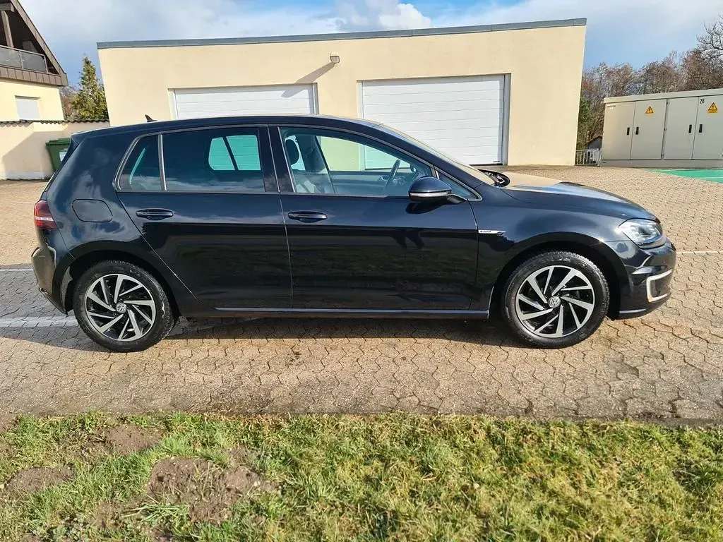Gebraucht VW Golf VII 85 kW (116 PS) 2016 Schwarz Limousine