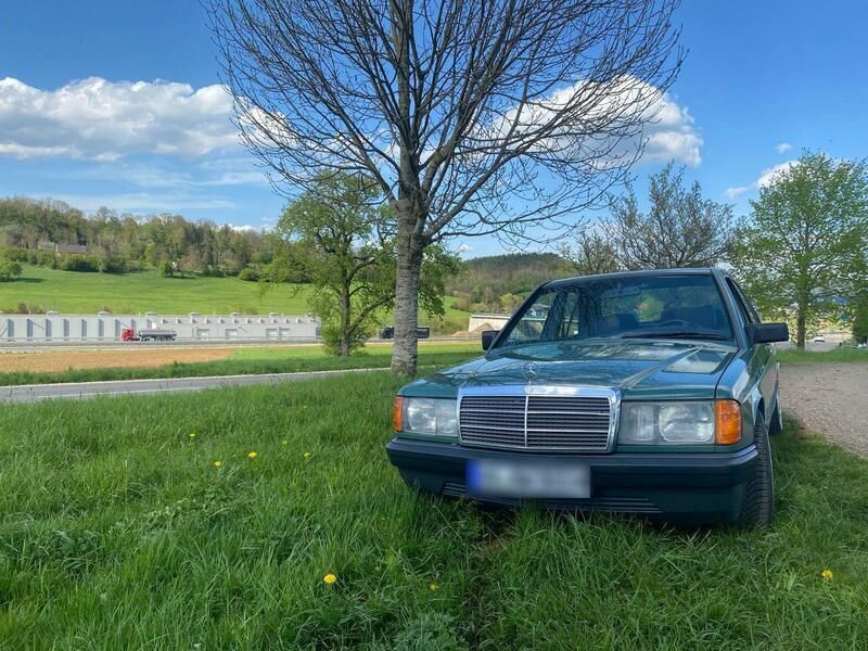 Grün Gebraucht 1986 Mercedes 190 Limousine | 8.000 € - Bild 1/4