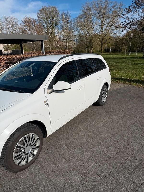 Gebraucht Opel Astra 110 PS (80 kW) 2010 Weiß Kombi