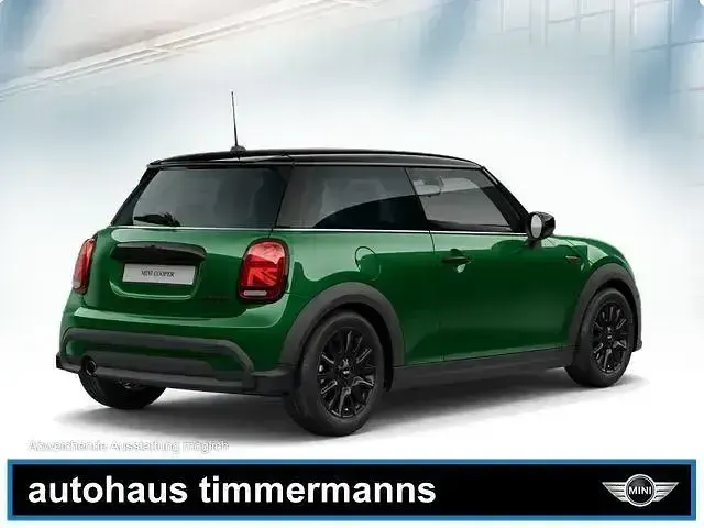 Gebraucht Mini Cooper Classic 136 PS (100 kW) 2023  british racing green (metallic) Kleinwagen