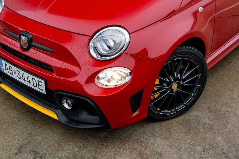 Gebraucht Abarth 695 Competizione 179 PS (131 kW) 2024 Rot Kleinwagen