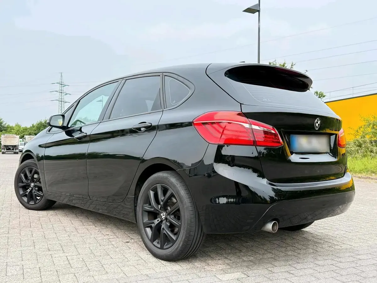Gebraucht BMW 214 95 PS (69 kW) 2016 Schwarz Van / Kleinbus
