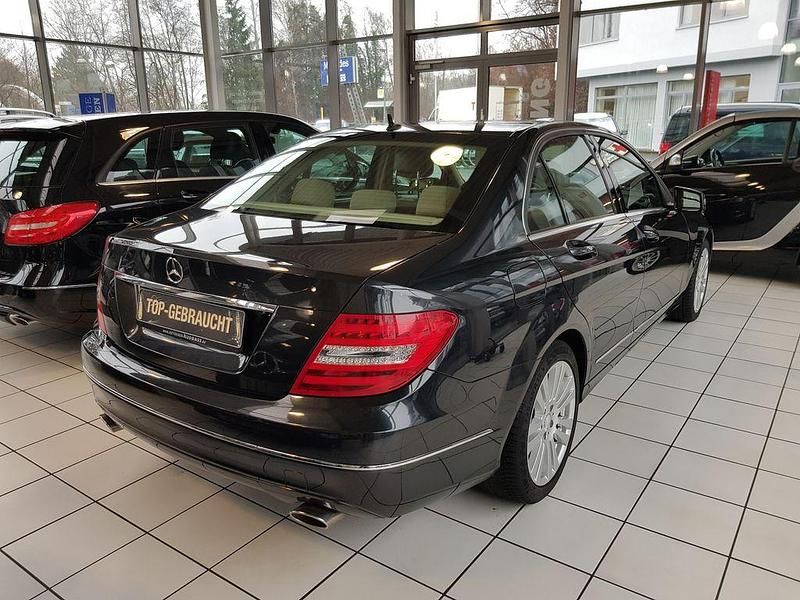 Gebraucht Mercedes C350 Elegance 306 PS (225 kW) 2013 Schwarz Limousine