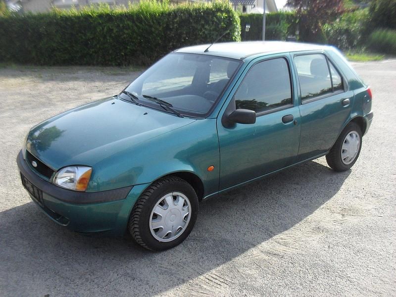 Grün Gebraucht 2002 Ford Fiesta Kleinwagen | 555 € (Superpreis) - Bild 1/4