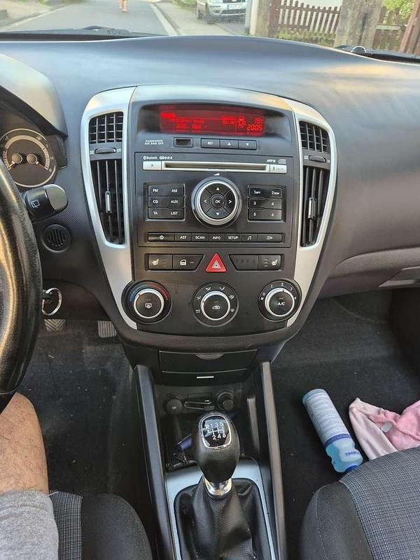 Używany Kia Ceed Vision 116 KM (85 kW) 2011 Szary Hatchback