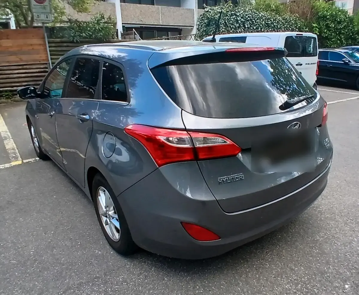 Gebraucht Hyundai i30 110 PS (80 kW) 2014 Grau Kombi