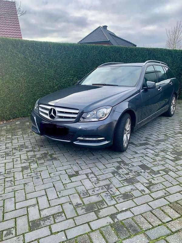Gebraucht Mercedes C180 156 PS (114 kW) 2012 Grau Kombi