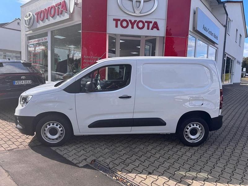 Gebraucht Opel Combo Basis 131 PS (96 kW) 2023 Weiß Van / Kleinbus