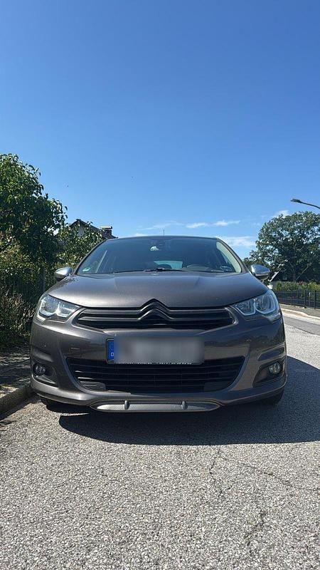 Grau Gebraucht 2015 Citroën C4 PureTech Limousine | 9.750 € (Teuer) - Bild 1/4