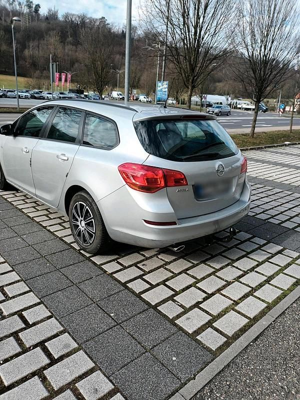 Gebraucht Opel Astra 140 PS (102 kW) 2011 Silber Kombi