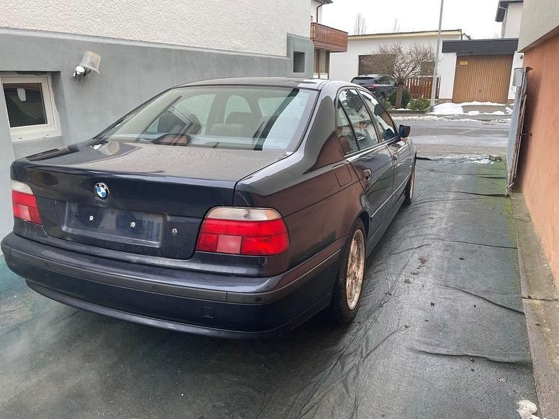 Gebraucht BMW 523 170 PS (125 kW) 1997 Blau Limousine