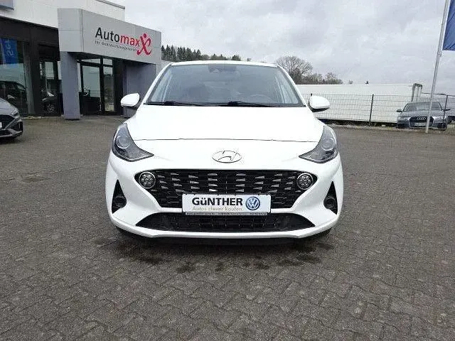 Gebraucht Hyundai i10 Edition 30 67 PS (49 kW) 2021 Weiß Kleinwagen