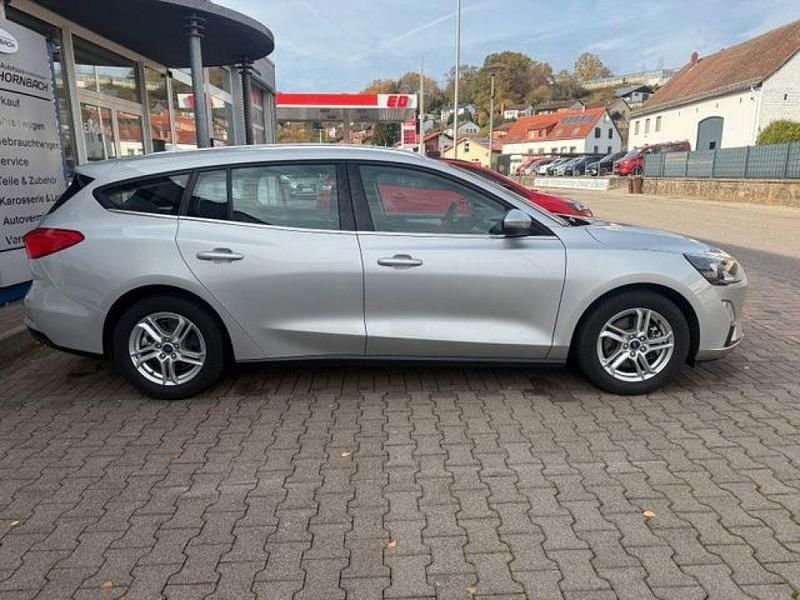 Używany Ford Focus 125 KM (91 kW) 2022 Srebrny Sedan/Limuzyna