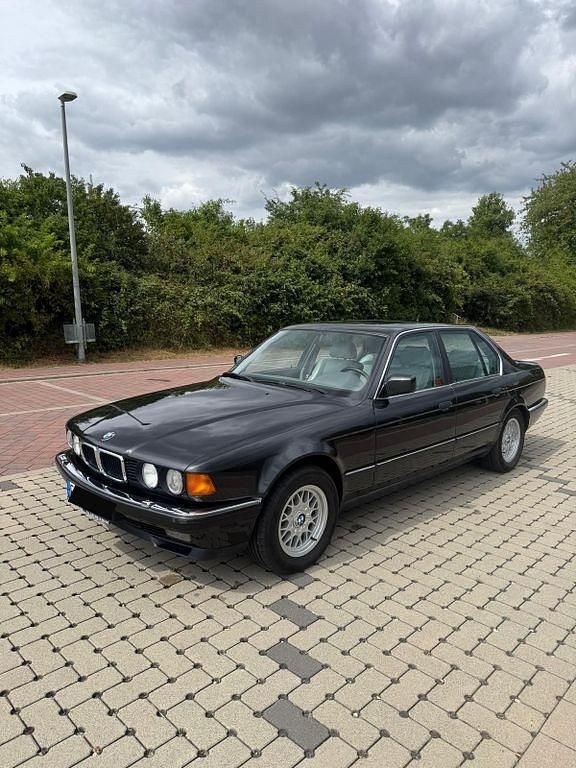 Schwarz Gebraucht 1990 BMW 750 Limousine | 23.999 € - Bild 1/4