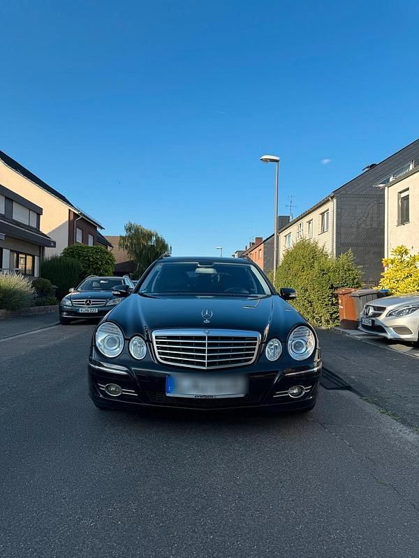 Schwarz Gebraucht 2007 Mercedes E220 Kombi | 3.500 € (Guter Preis) - Bild 1/4