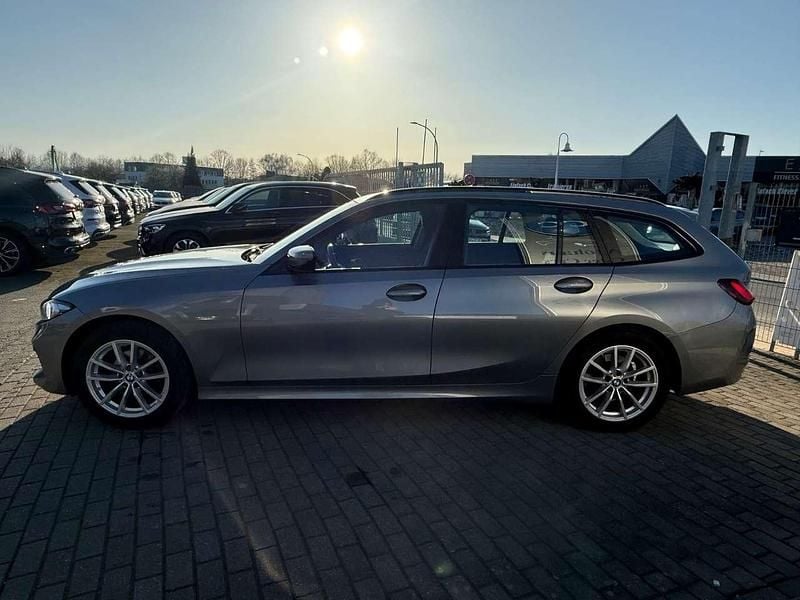 Gebraucht BMW 320 190 PS (139 kW) 2023 Skyscraper grau Kombi