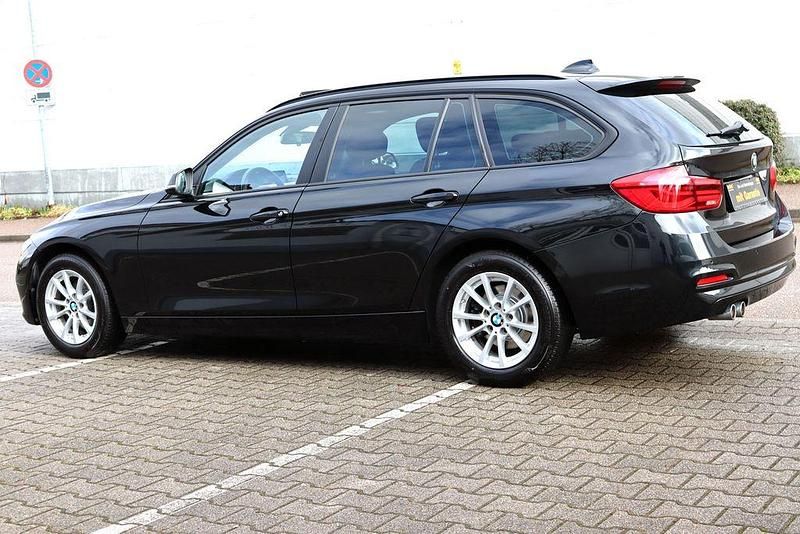 Gebraucht BMW 320 Advantage 190 PS (139 kW) 2017 Schwarz Limousine