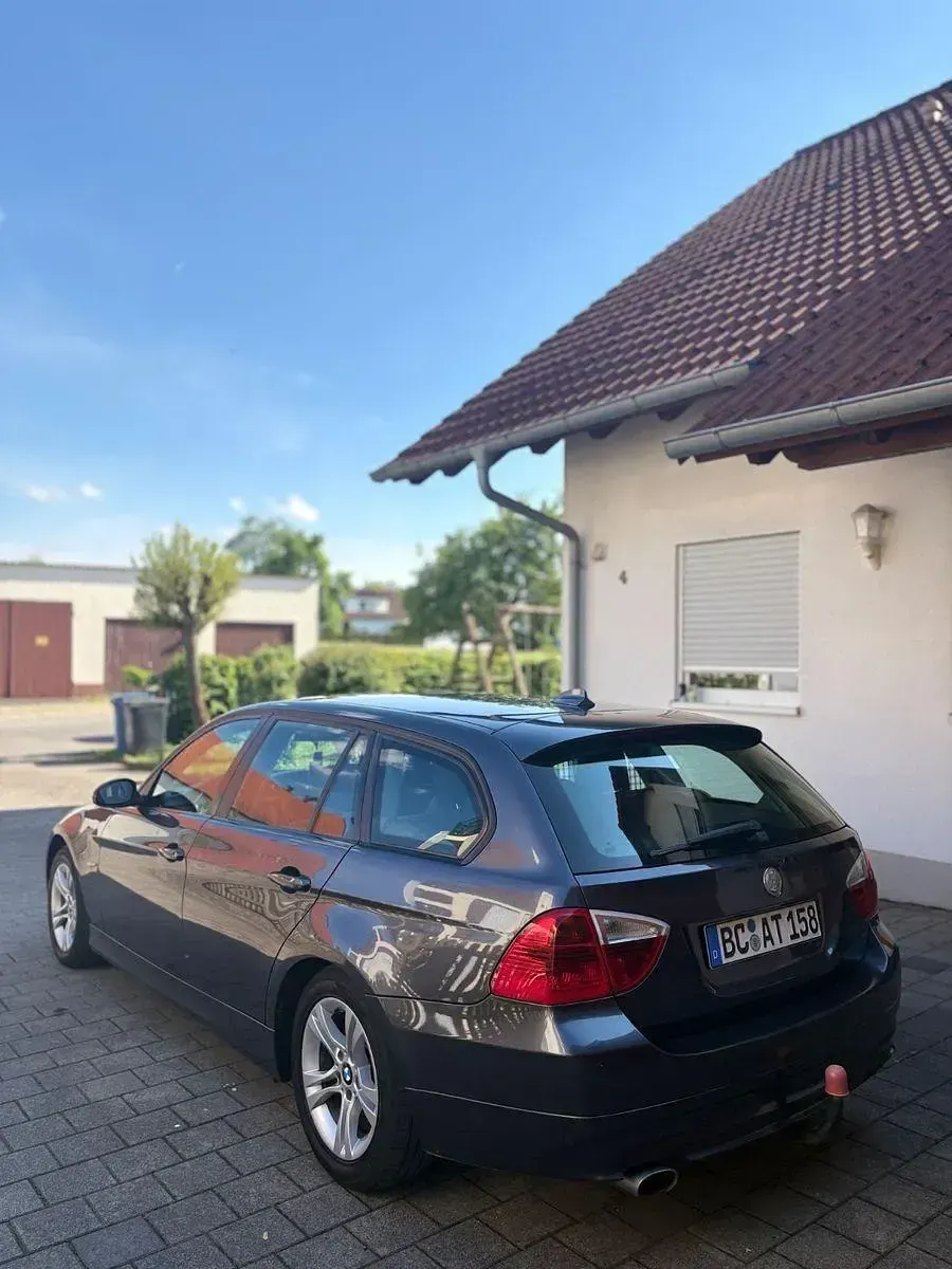 Gebraucht BMW 320 Sport Line 177 PS (130 kW) 2008 Grau Kombi