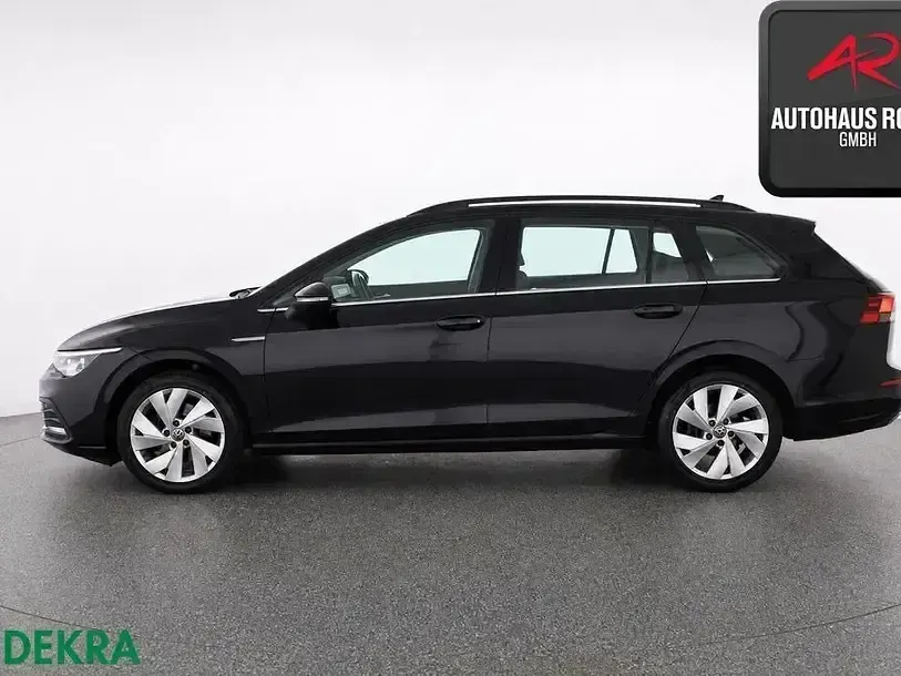 Gebraucht VW Golf VIII Style 150 PS (110 kW) 2023 Deep black perleffekt Kombi