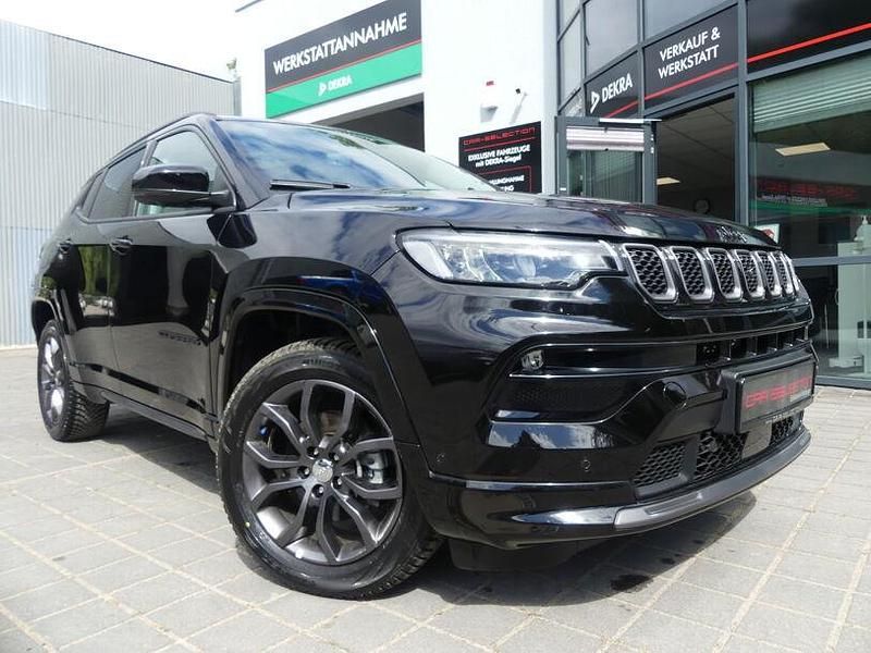 Schwarz (metallic) Gebraucht 2023 Jeep Compass SUV | 27.799 € (Guter Preis) - Bild 1/4