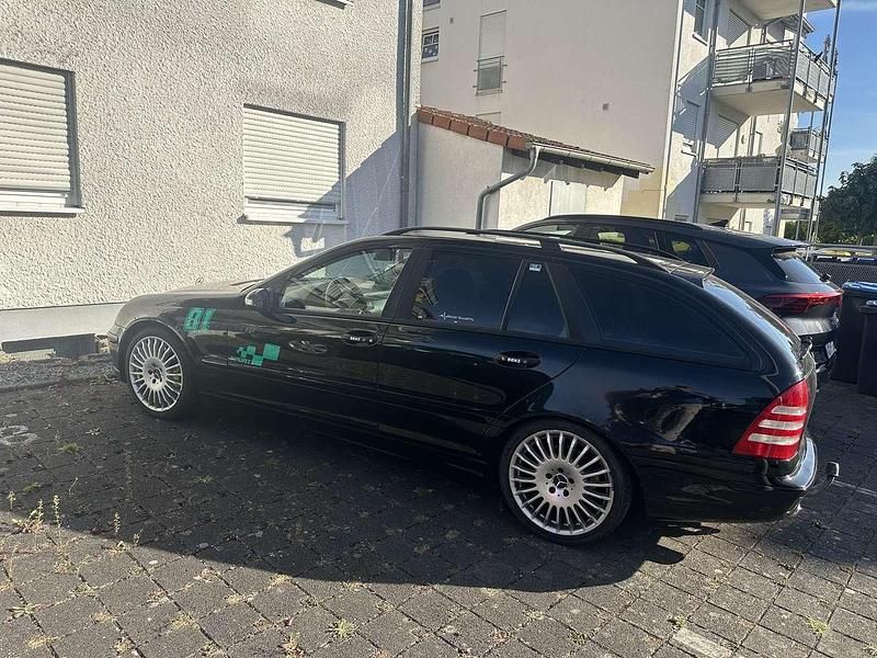 Schwarz Gebraucht 2006 Mercedes C180 Classic Kombi | 2.000 € (Fairer Preis) - Bild 1/4