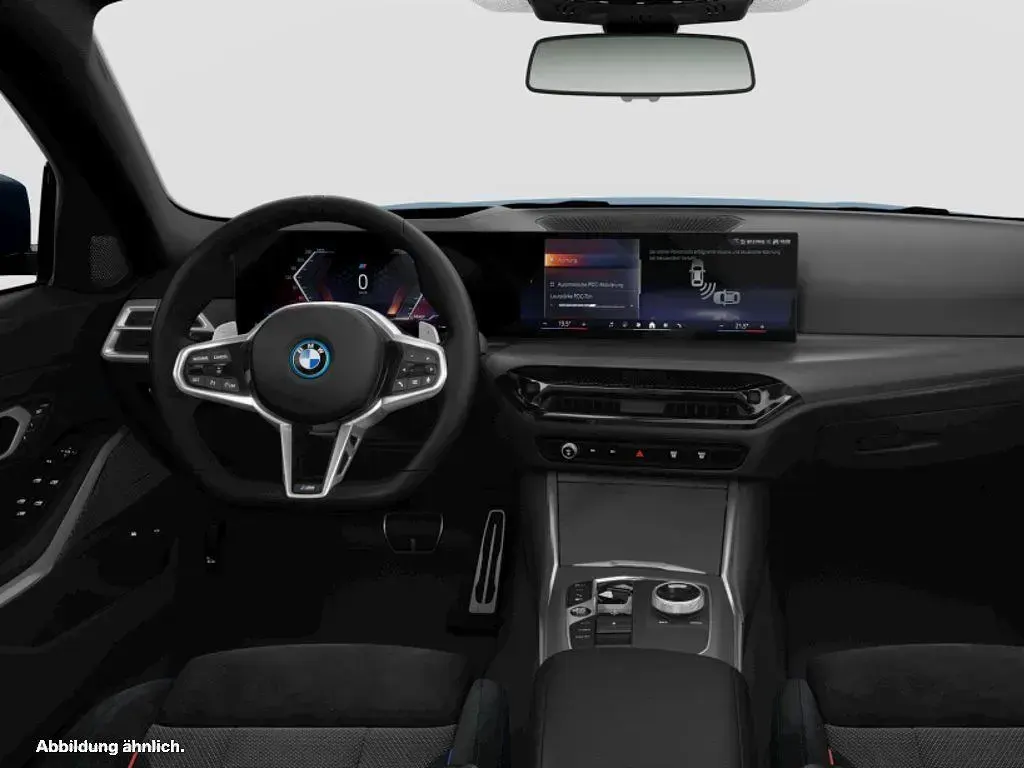 Gebraucht BMW 330e Comfort Edition 292 PS (214 kW) 2025 Arctic race blue metallic Kombi