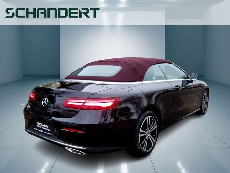 Gebraucht Mercedes E200 184 PS (135 kW) 2019 Obsidianschwarz  metallic Cabrio