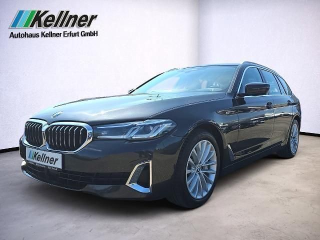 Grau Gebraucht 2023 BMW 530 Luxury Line Limousine | 48.980 € (Fairer Preis) - Bild 1/4