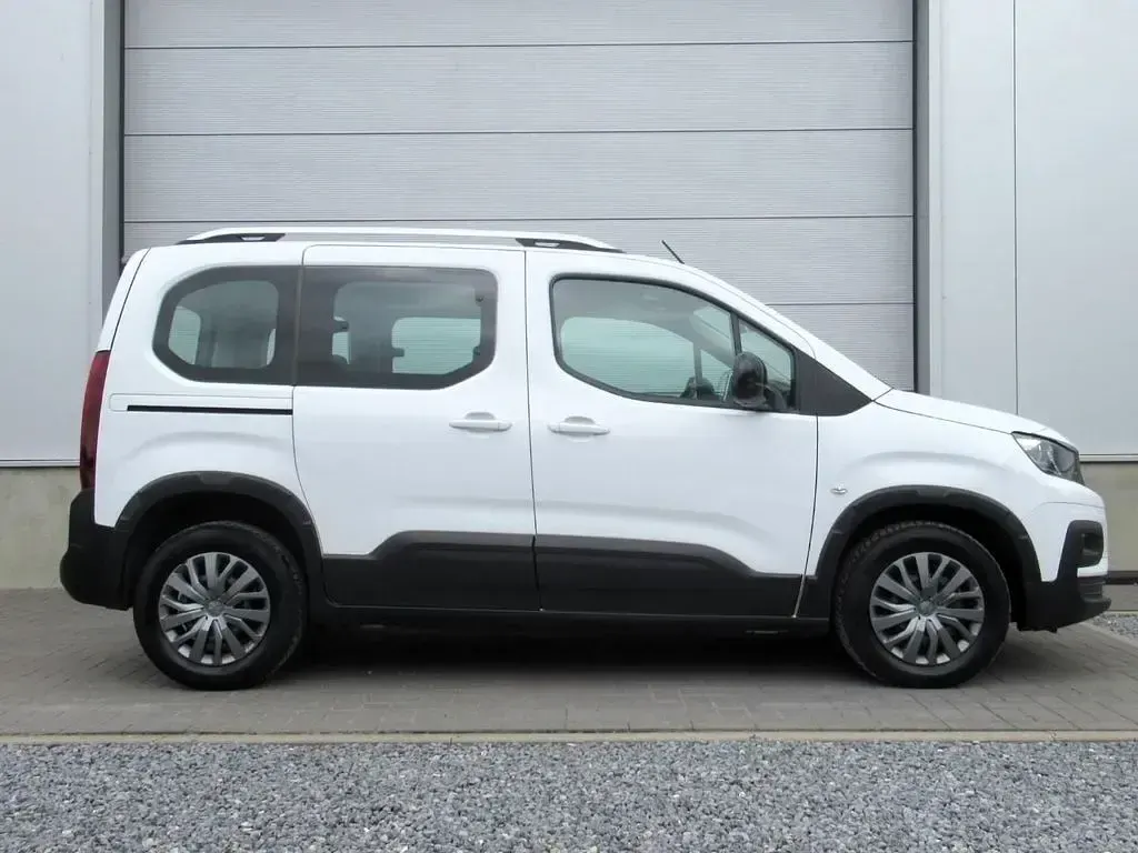 Gebraucht Peugeot Rifter Allure 131 PS (96 kW) 2023 Weiß Van / Kleinbus