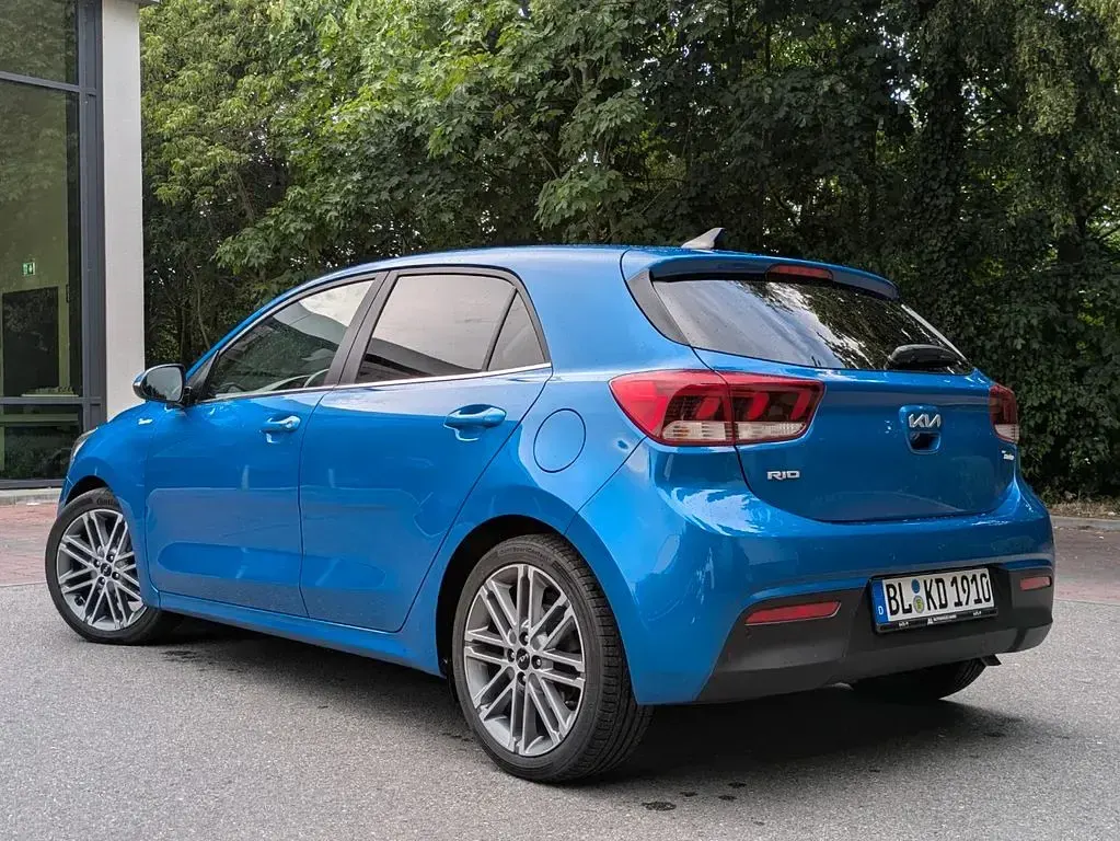 Gebraucht Kia Rio Platinum 120 PS (88 kW) 2023 Blau Limousine