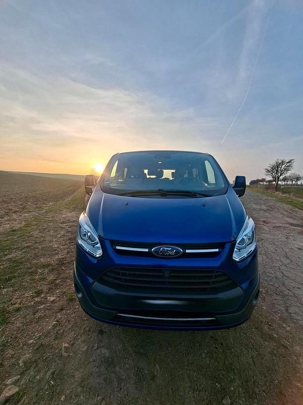 Gebraucht Ford Tourneo Titanium 131 PS (96 kW) 2018 Blau Van / Kleinbus