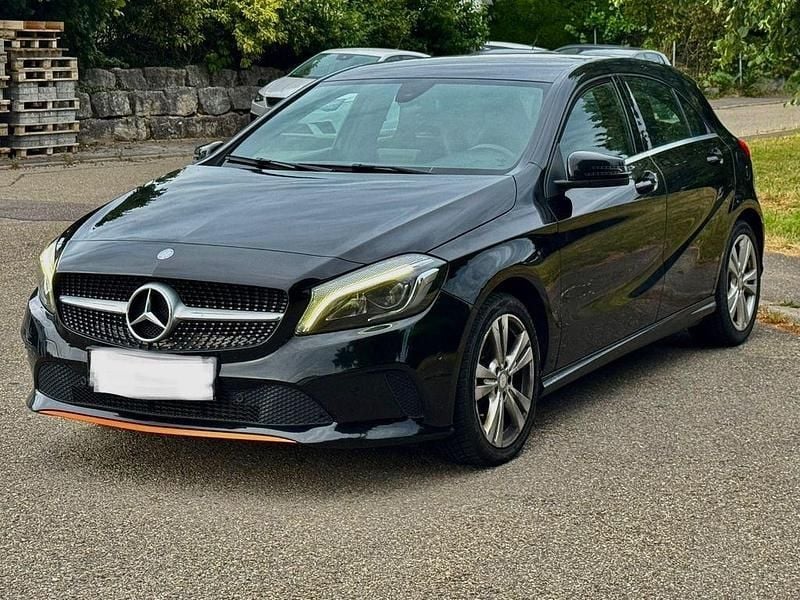 Schwarz Gebraucht 2016 Mercedes A180 Urban Limousine | 7.499 € (Superpreis) - Bild 1/4