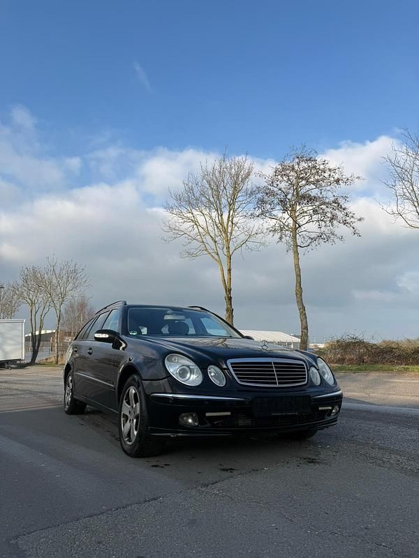 Second-hand Mercedes E320 204 CP (150 kW) 2004 Negru Break