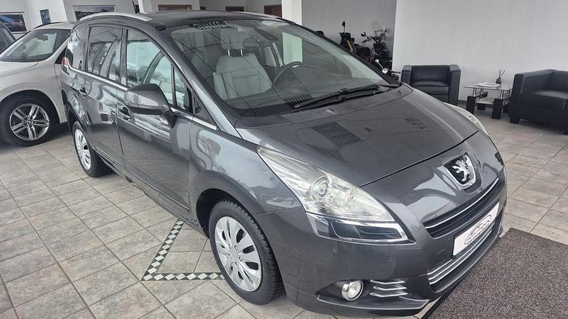Gebraucht Peugeot 5008 Platinum 156 PS (114 kW) 2010 Grau Van / Kleinbus