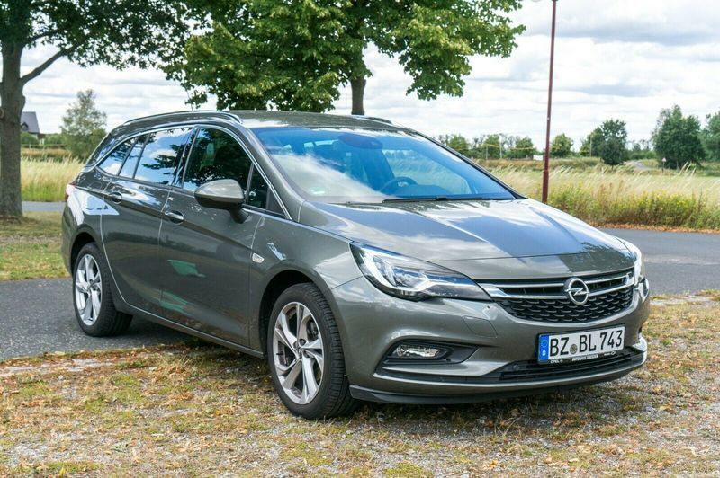 Gebraucht 17 Opel Astra 1 4 Benzin 150 Ps 12 450 Laussnitz Autouncle