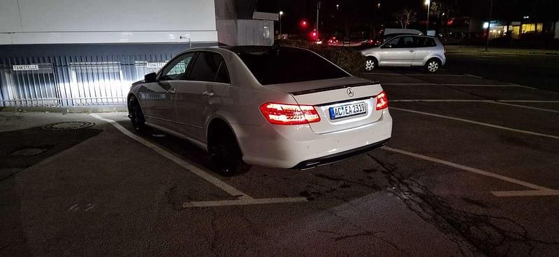 Gebraucht Mercedes E300 Avantgarde 231 PS (169 kW) 2012 Weiß Limousine